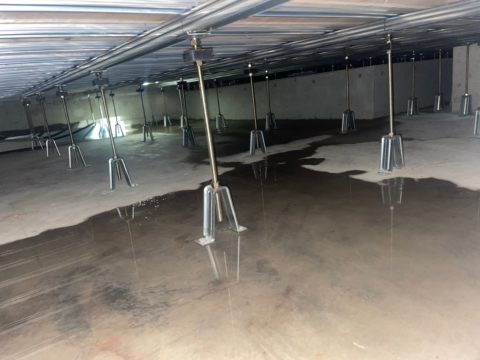 三重県　体育館床下　漏水止水工事